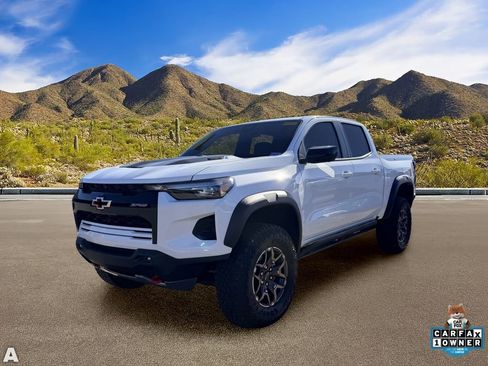 Used 2025 Chevrolet Colorado ZR2 w/ Technology Package AWD/4WD image 2