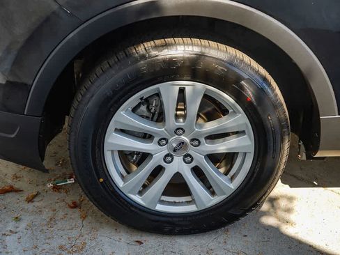 Used 2018 Ford Explorer XLT w/ Equipment Group 201A AWD/4WD image 10