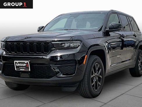 Used 2025 Jeep Grand Cherokee Altitude AWD/4WD image 1