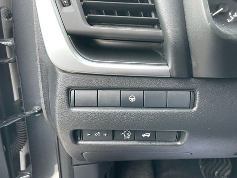 Used 2024 Nissan Rogue SV AWD/4WD image 12