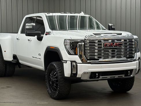 Used 2026 GMC Sierra 3500 Denali w/ Denali Reserve Package AWD/4WD image 7