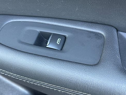 Used 2025 Cadillac XT5 Premium Luxury image 22