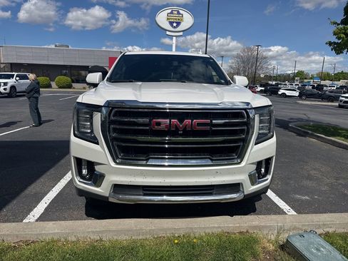 Used 2021 GMC Yukon XL SLT w/ SLT Premium Package image 8