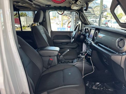 Used 2019 Jeep Wrangler Unlimited Sahara AWD/4WD image 27