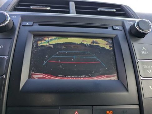 Used 2016 Toyota Camry SE FWD image 21
