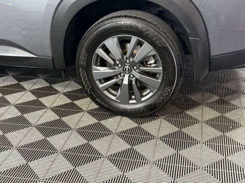 Used 2024 Nissan Pathfinder S image 12