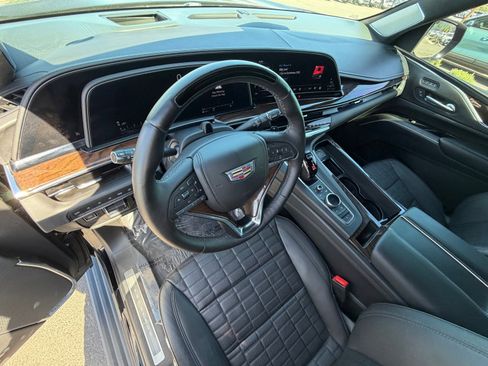 Used 2022 Cadillac Escalade Sport Platinum w/ LPO, ONYX Package AWD/4WD image 19