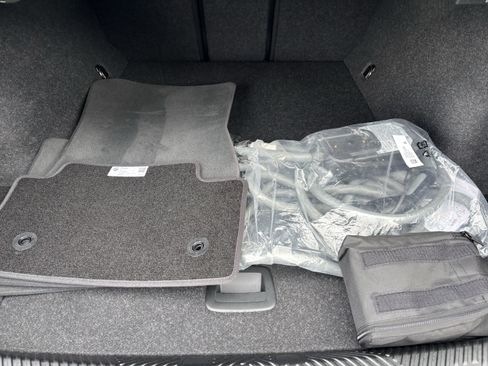 Certified 2024 BMW i5 eDrive40i w/ Convenience Package RWD image 34