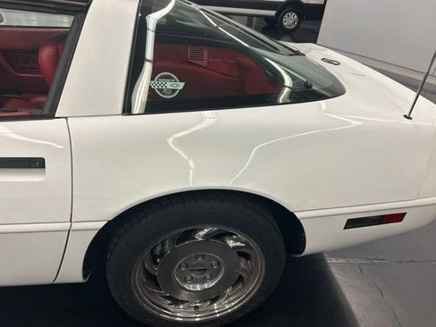 Used 1991 Chevrolet Corvette Coupe RWD image 5