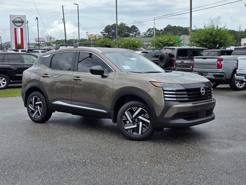 New 2026 Nissan Kicks SV w/ Charging Package FWD image 2