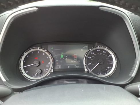 Used 2023 Toyota Highlander XLE AWD/4WD image 18