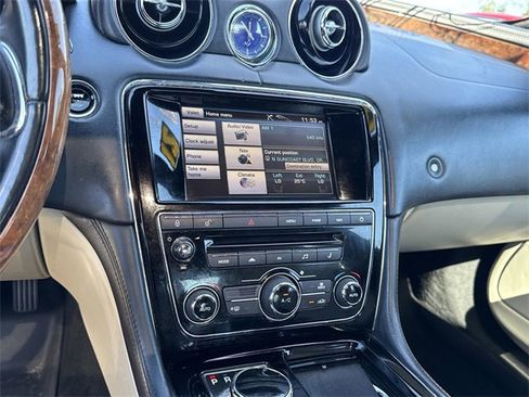 Used 2012 Jaguar XJ Base image 34