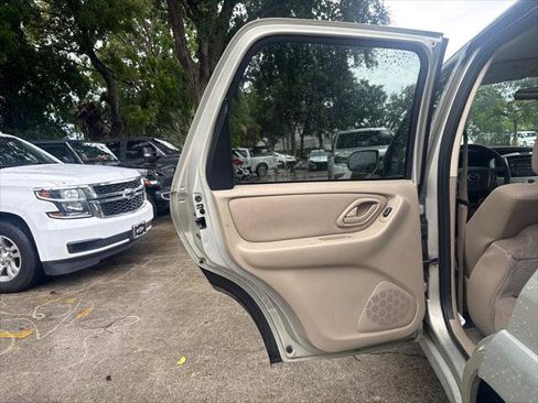 Used 2006 MAZDA Tribute s FWD image 14