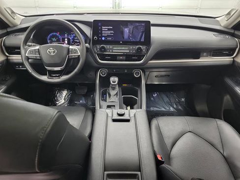 Used 2024 Toyota Grand Highlander AWD image 13