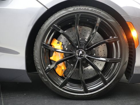 Used 2024 McLaren Artura RWD image 36