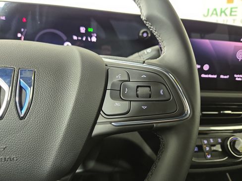Used 2025 Buick Envista Sport Touring image 17