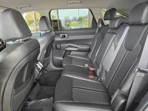 Used 2025 Kia Sorento S FWD image 10