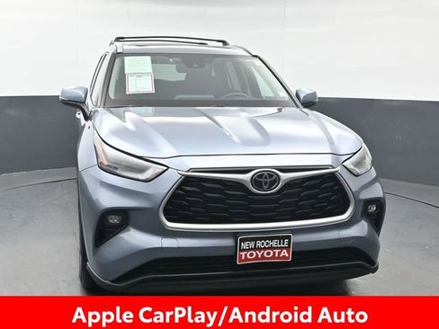 Used 2022 Toyota Highlander XLE image 11