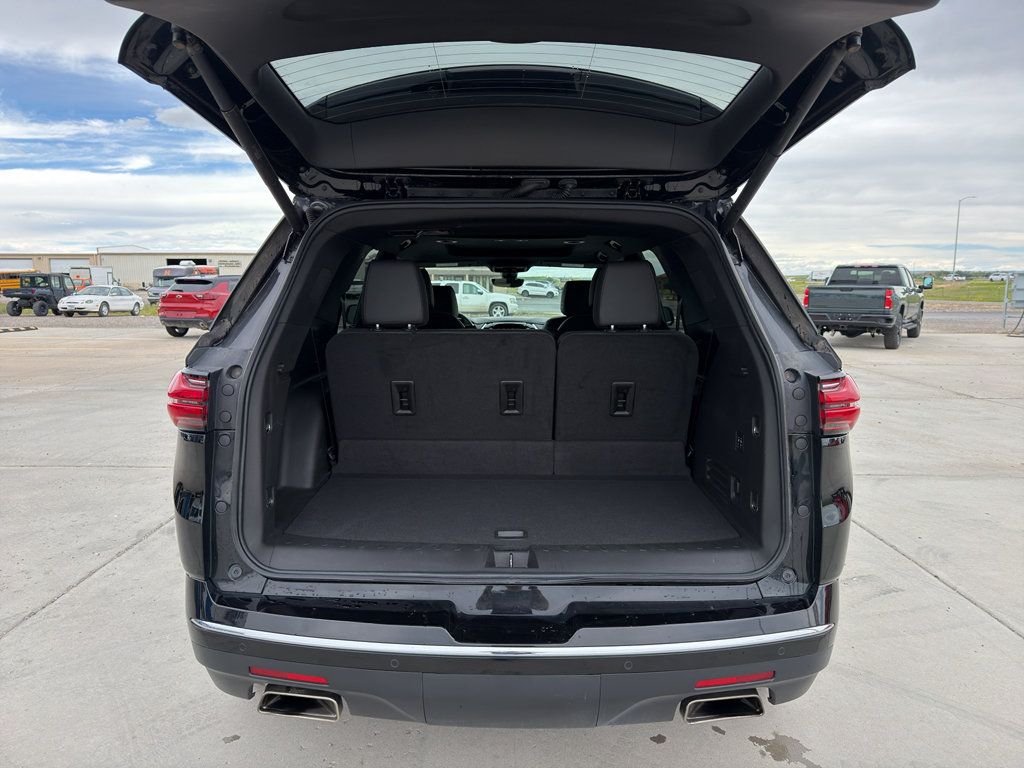 Used 2023 Chevrolet Traverse High Country AWD/4WD image 5