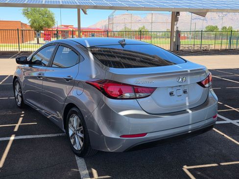 Used 2016 Hyundai Elantra SE w/ Option Group 02 FWD image 3