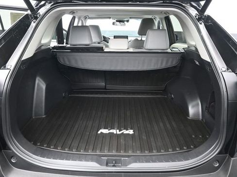 Used 2019 Toyota RAV4 XLE Premium w/ Cold Weather Package AWD/4WD image 27