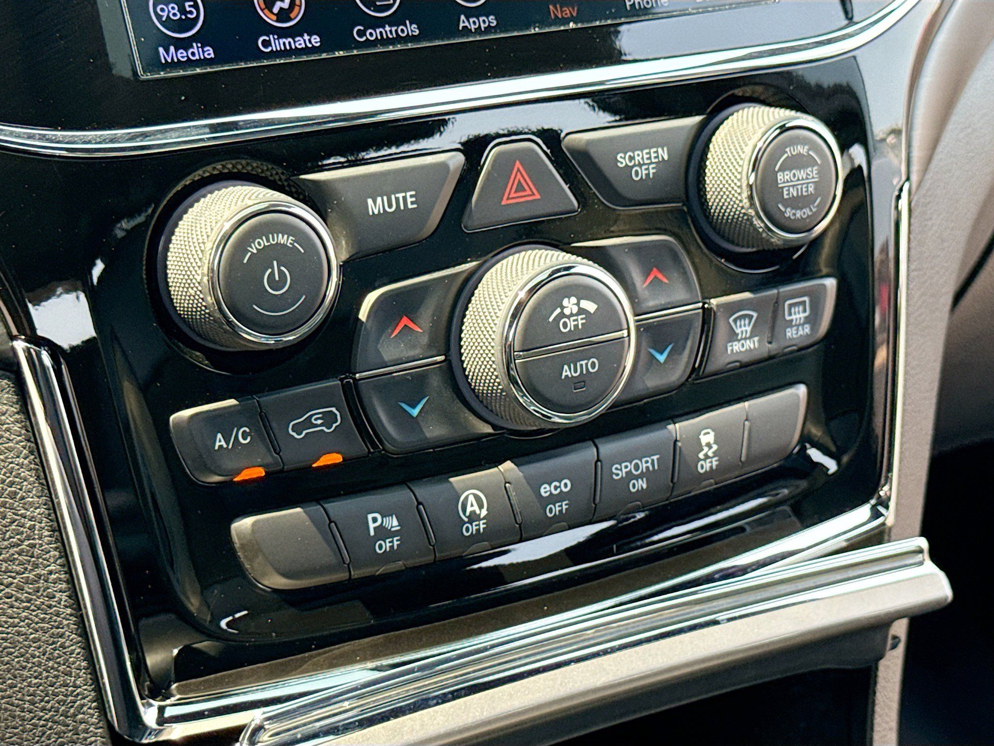 Used 2020 Jeep Grand Cherokee Altitude AWD/4WD image 11