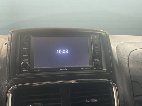 Used 2019 Dodge Grand Caravan SXT FWD image 12