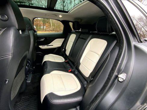 Used 2017 Jaguar F-PACE R-Sport image 20