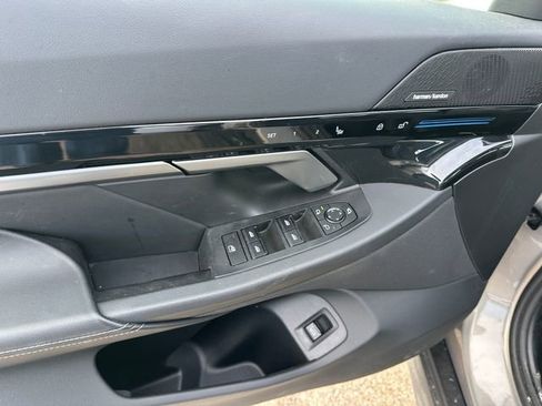 Used 2024 BMW 530i xDrive image 19