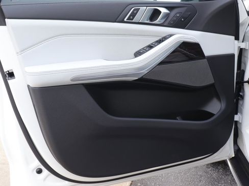 New 2026 BMW X5 xDrive40i w/ Climate Comfort Package image 10