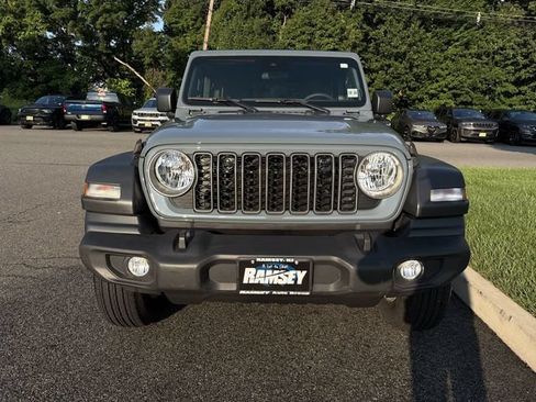 Used 2025 Jeep Wrangler Unlimited Sport AWD/4WD image 3
