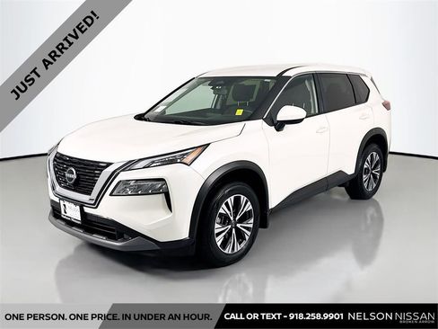 Used 2023 Nissan Rogue SV image 1