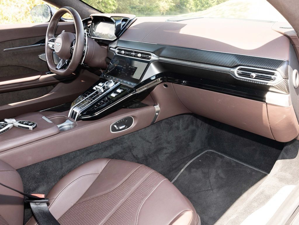 Used 2025 Aston Martin V8 Vantage Coupe RWD image 46