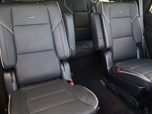 Used 2023 Cadillac Escalade Premium Luxury AWD/4WD image 25