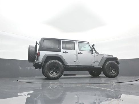 Used 2017 Jeep Wrangler Unlimited Rubicon w/ Connectivity Group image 33