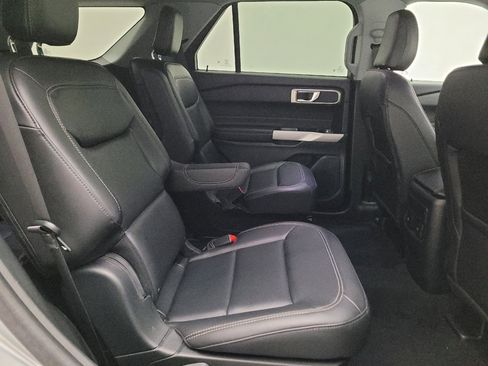 Used 2024 Ford Explorer XLT w/ Equipment Group 202A RWD image 19