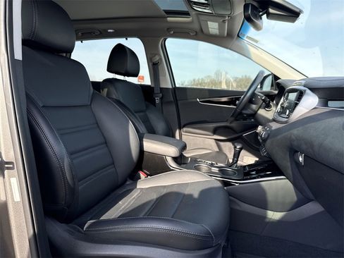 Used 2019 Kia Sorento SX image 26