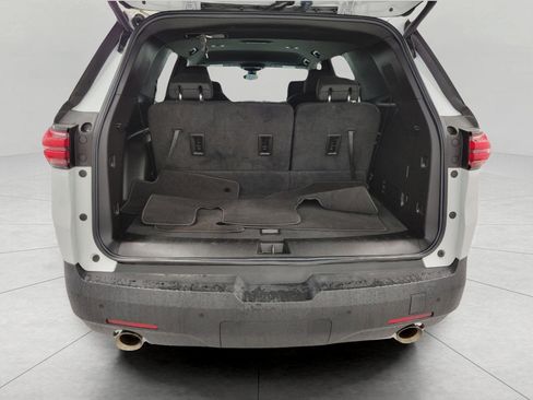 Used 2023 Chevrolet Traverse LT image 16