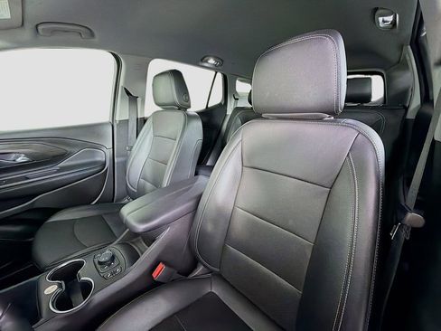 Used 2024 GMC Terrain SLT image 13