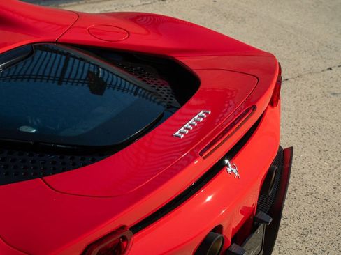 Used 2024 Ferrari SF90 Spider image 20