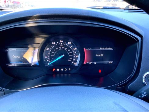 Used 2018 Ford Fusion SE w/ Fusion SE Technology Package image 22