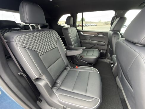 Used 2025 GMC Acadia Denali AWD/4WD image 14