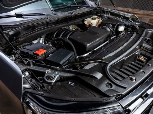 Used 2023 Chevrolet Suburban Z71 w/ Luxury Package image 43