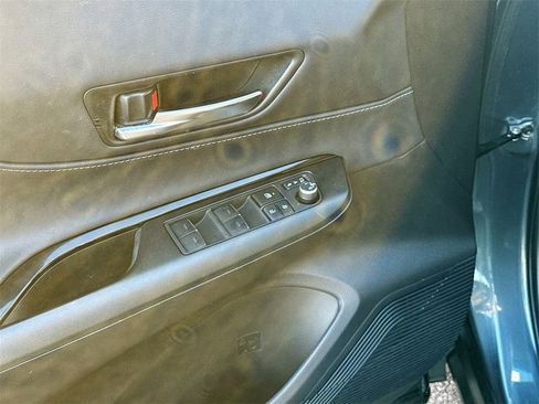 Used 2023 Toyota Venza LE image 15