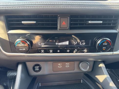 Used 2025 Nissan Rogue SV image 18