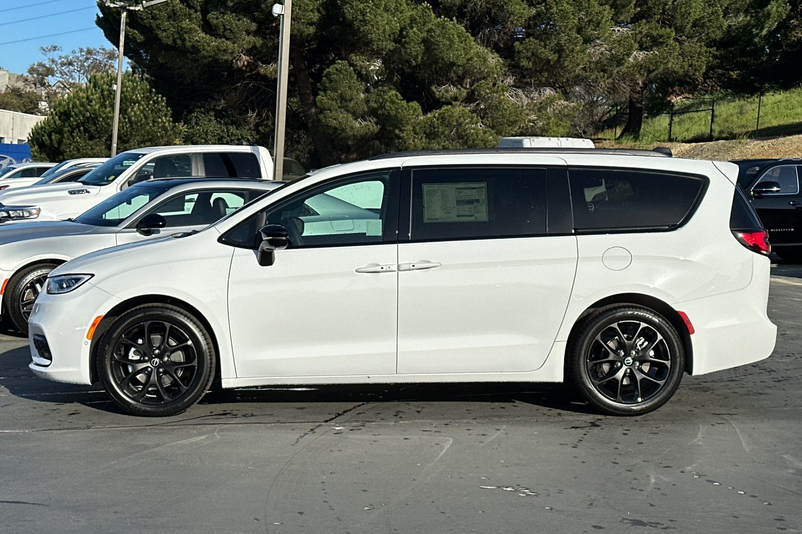 New 2026 Chrysler Pacifica Select w/ S Appearance Package FWD image 7