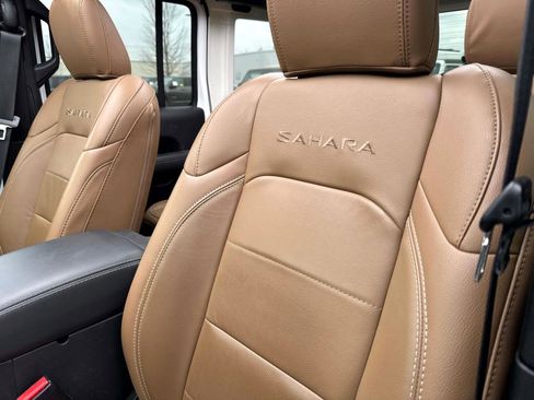 Used 2023 Jeep Wrangler Unlimited Sahara w/ Cold Weather Group image 9