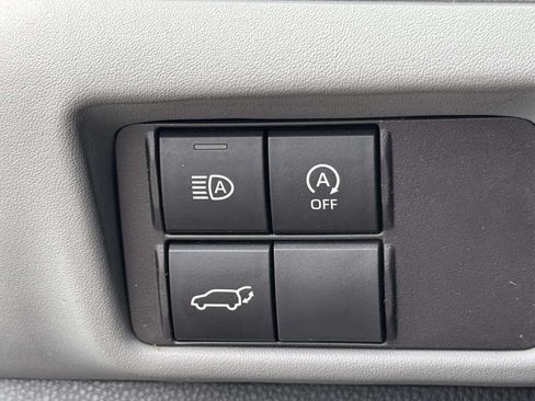 Used 2023 Toyota Highlander XLE FWD image 29