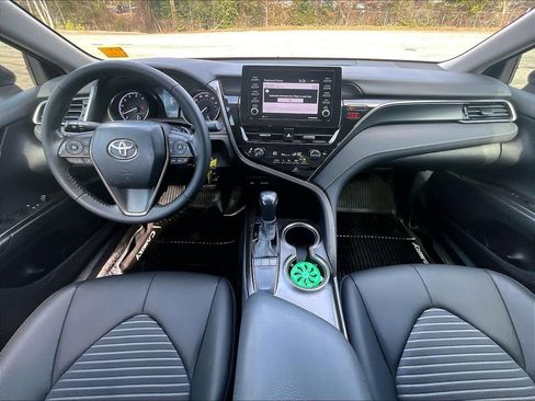 Used 2023 Toyota Camry SE image 14