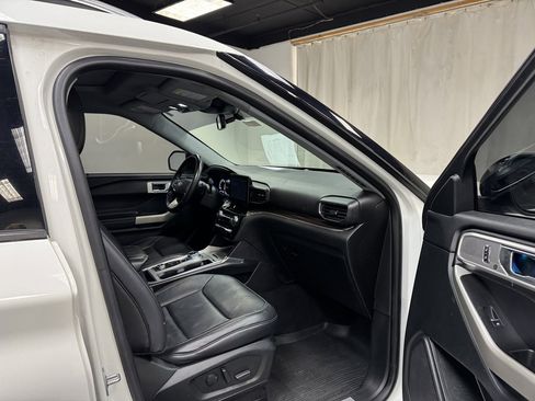Used 2021 Ford Explorer Limited w/ Equipment Group 301A image 18